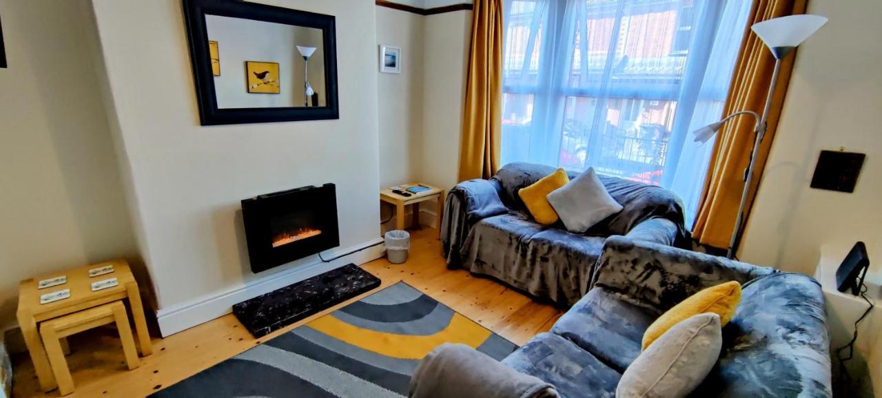 Rhubarb Terrace On The Coast - Sleeps 1-6 Villa Colwyn Bay Exteriör bild