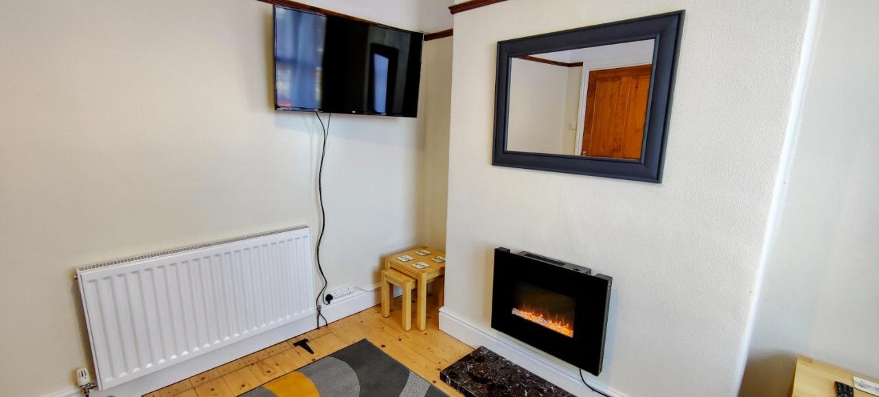 Rhubarb Terrace On The Coast - Sleeps 1-6 Villa Colwyn Bay Exteriör bild