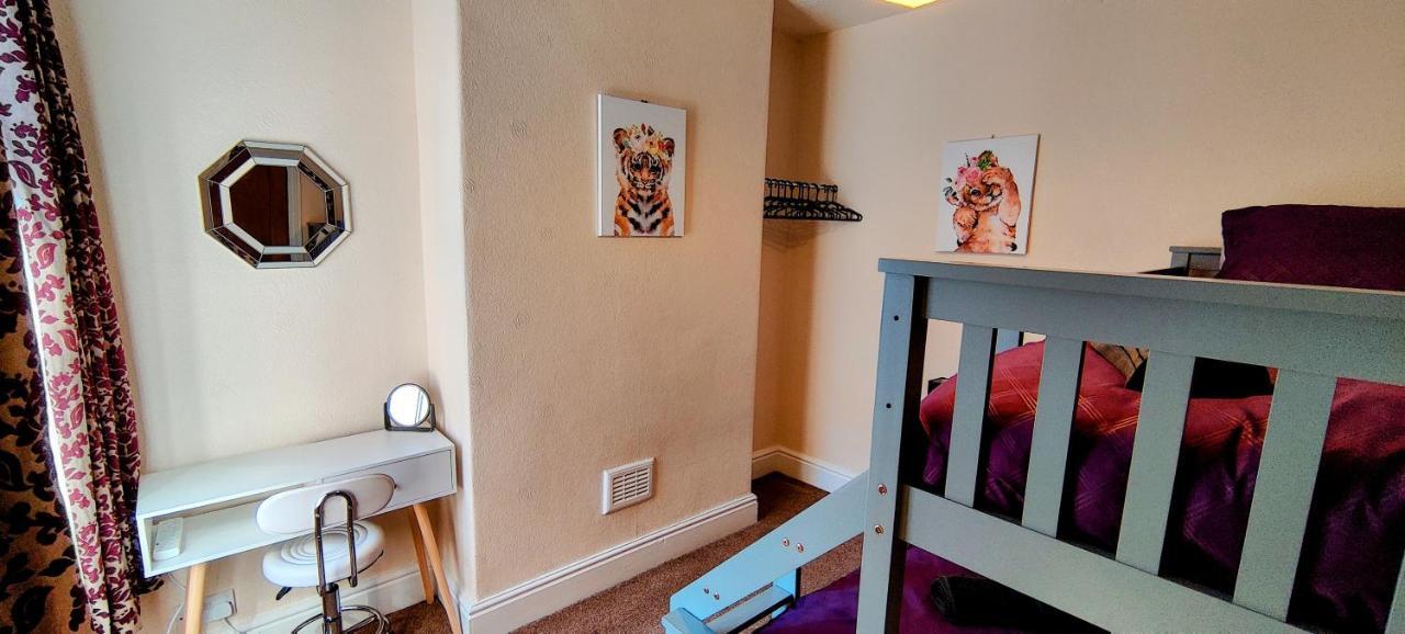 Rhubarb Terrace On The Coast - Sleeps 1-6 Villa Colwyn Bay Exteriör bild