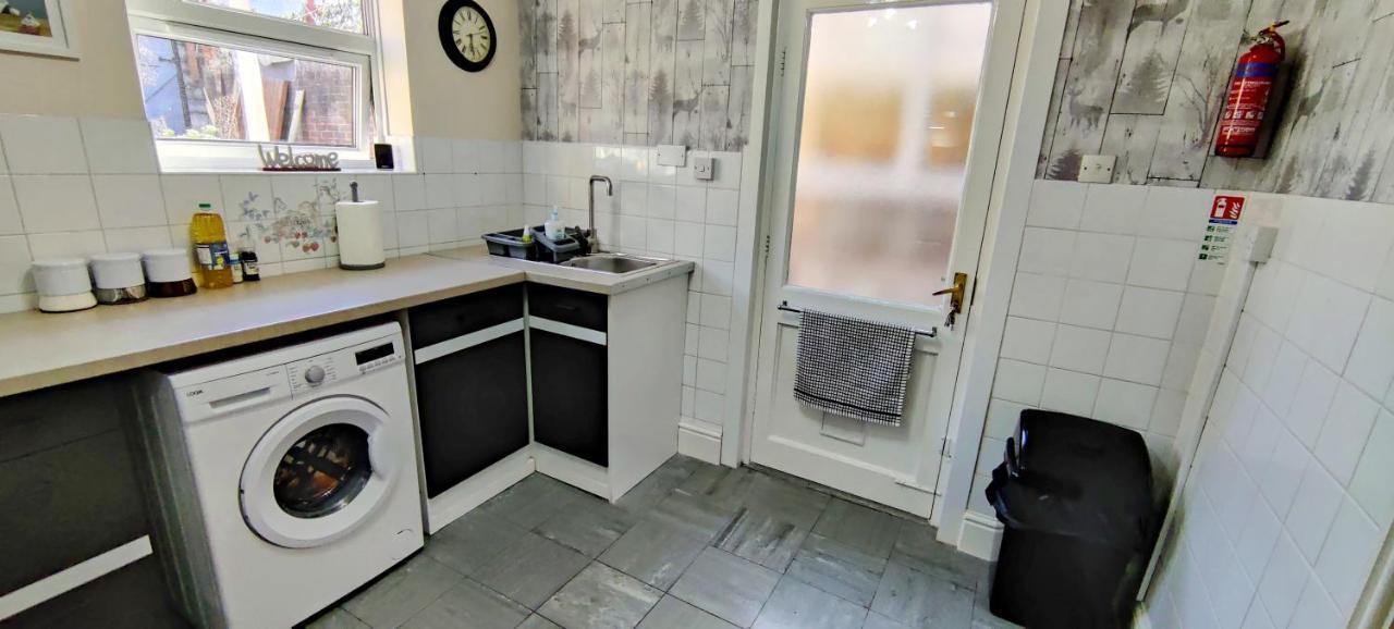 Rhubarb Terrace On The Coast - Sleeps 1-6 Villa Colwyn Bay Exteriör bild