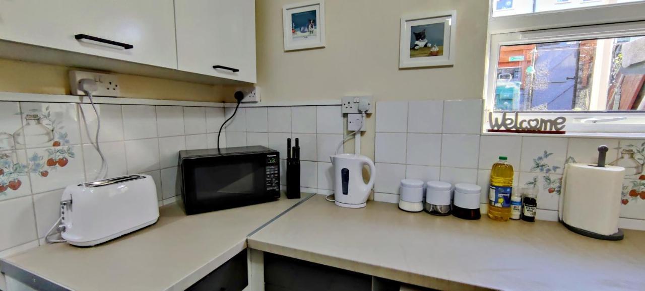Rhubarb Terrace On The Coast - Sleeps 1-6 Villa Colwyn Bay Exteriör bild