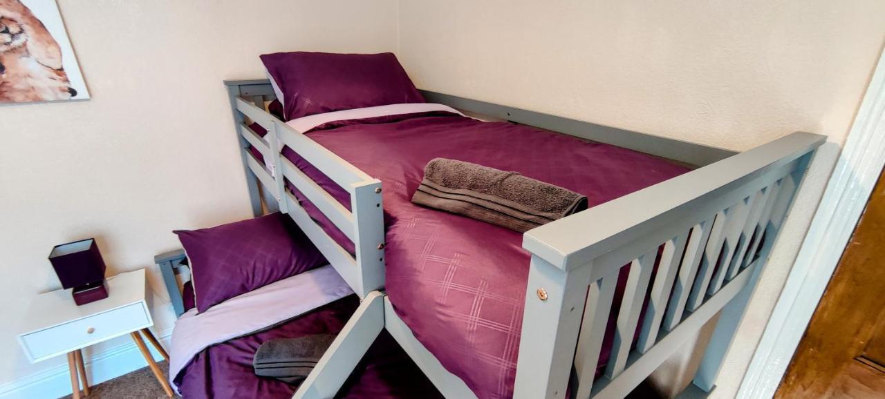 Rhubarb Terrace On The Coast - Sleeps 1-6 Villa Colwyn Bay Exteriör bild