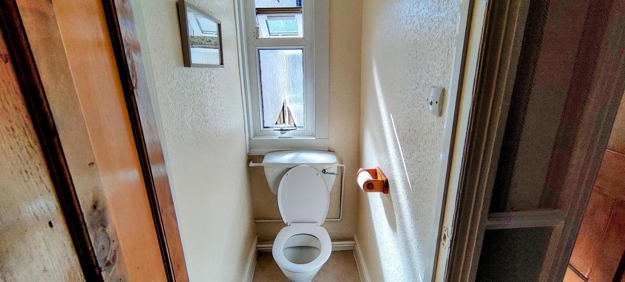 Rhubarb Terrace On The Coast - Sleeps 1-6 Villa Colwyn Bay Exteriör bild