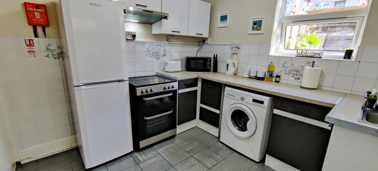 Rhubarb Terrace On The Coast - Sleeps 1-6 Villa Colwyn Bay Exteriör bild