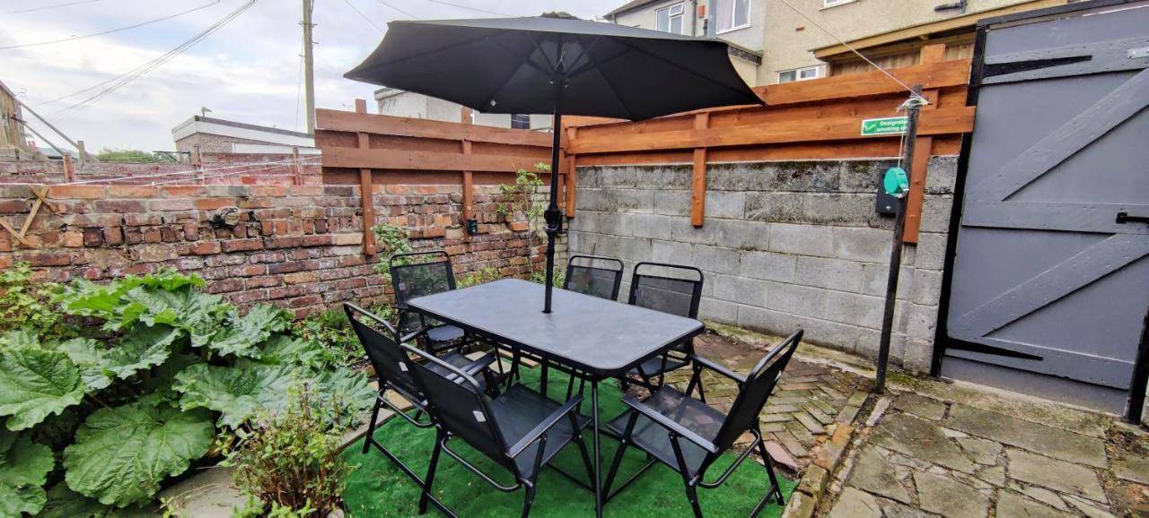 Rhubarb Terrace On The Coast - Sleeps 1-6 Villa Colwyn Bay Exteriör bild